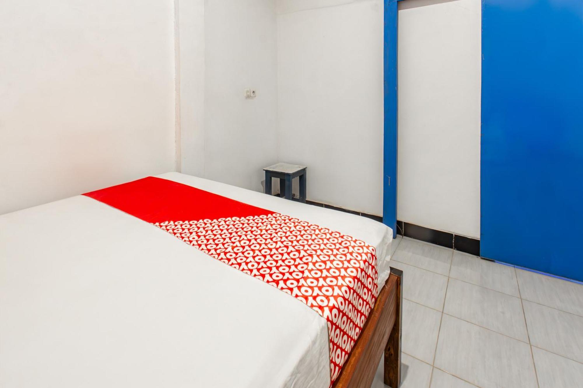 Oyo 93359 Kawi Homestay Praya Exterior photo
