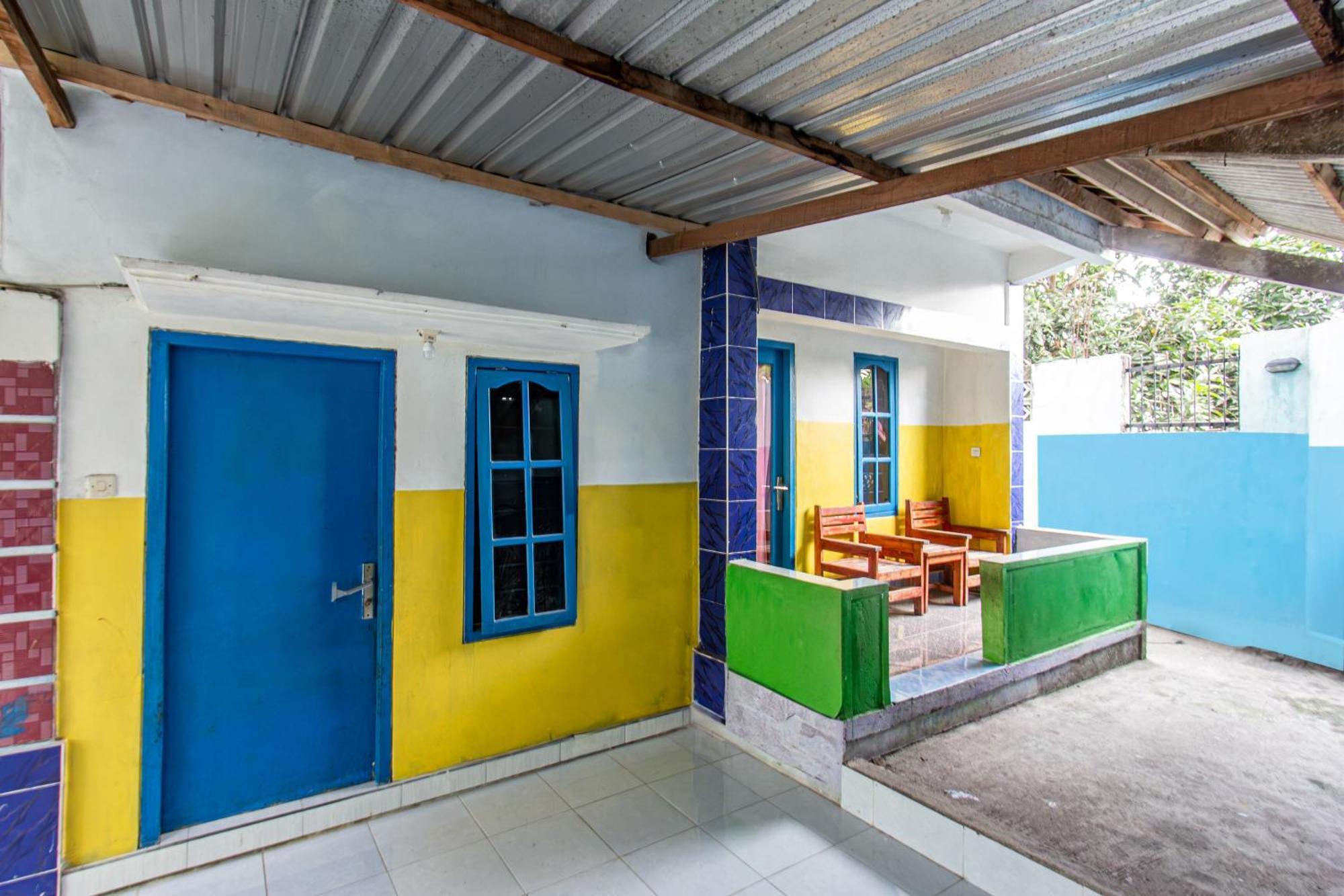 Oyo 93359 Kawi Homestay Praya Exterior photo