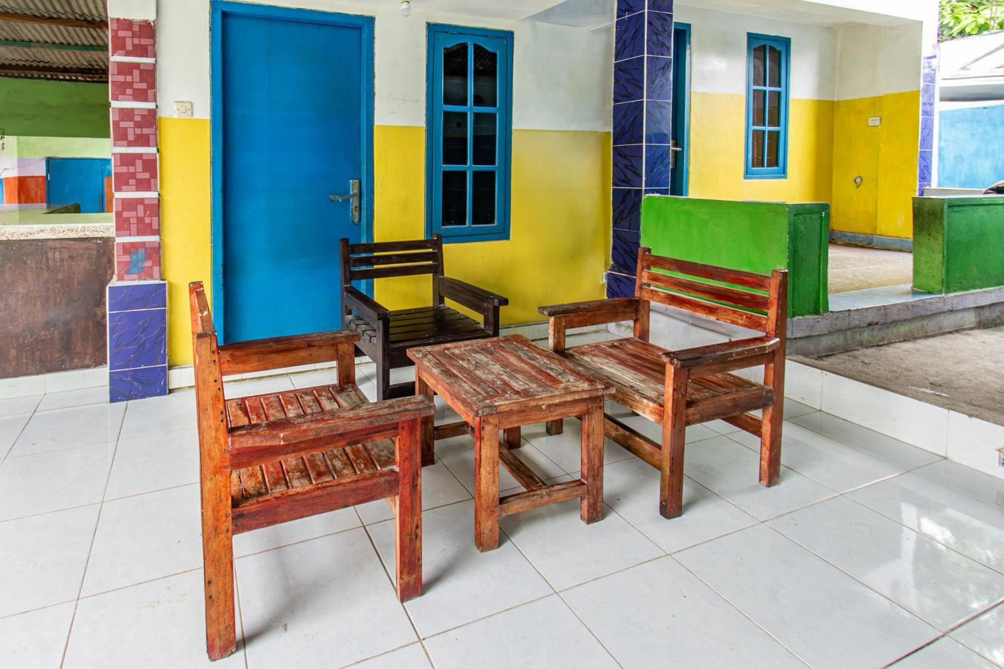 Oyo 93359 Kawi Homestay Praya Exterior photo