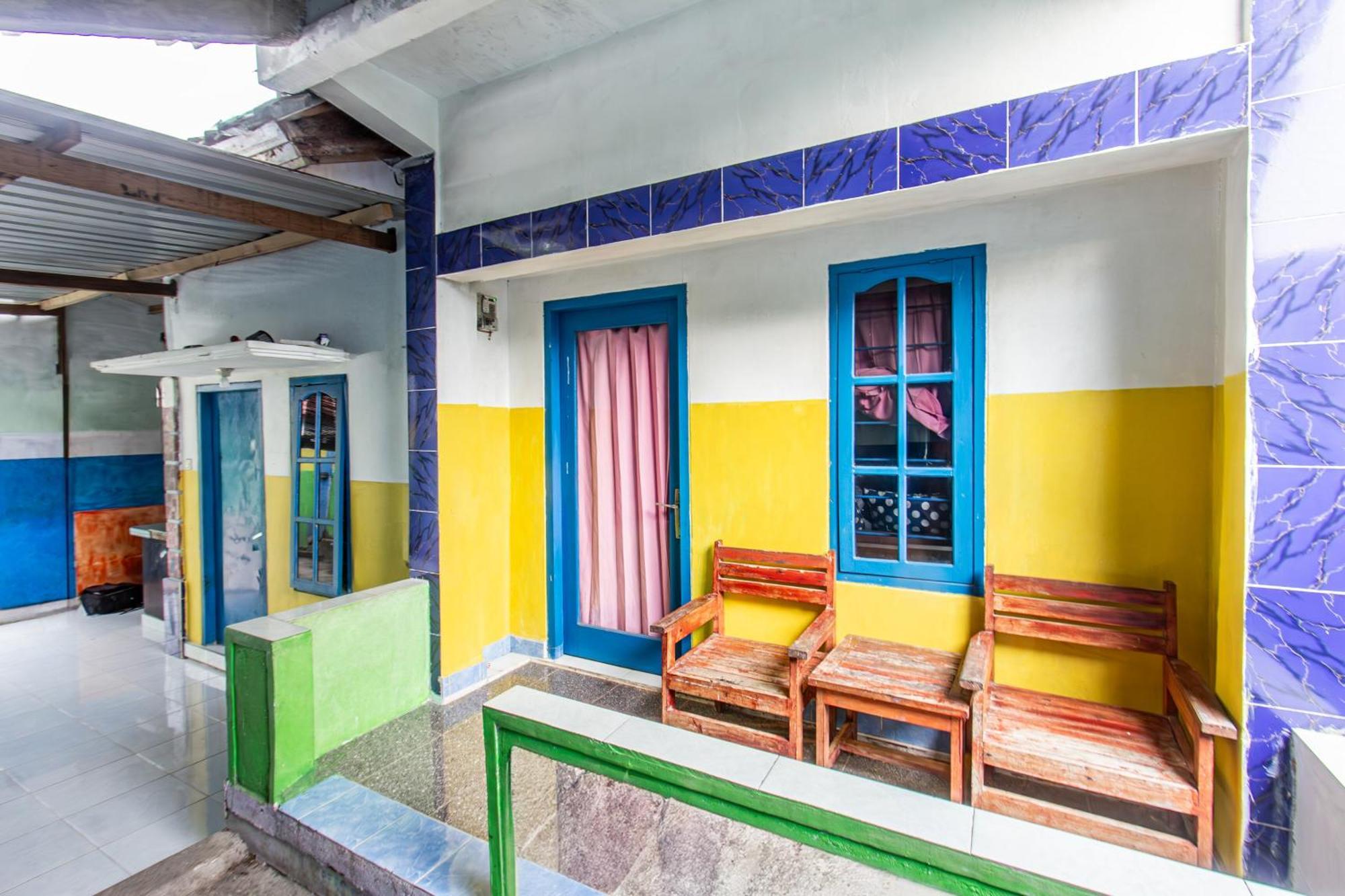 Oyo 93359 Kawi Homestay Praya Exterior photo