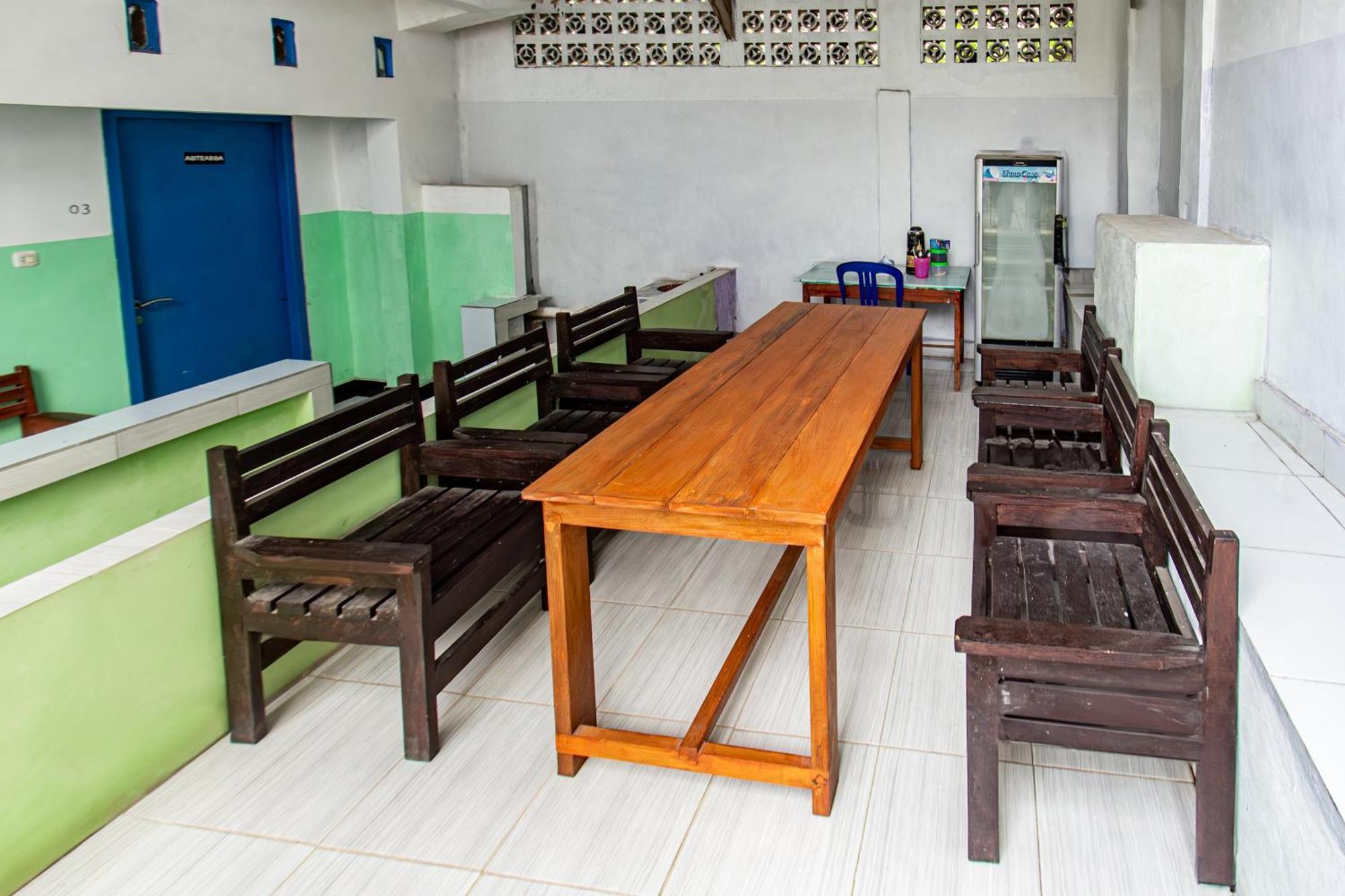 Oyo 93359 Kawi Homestay Praya Exterior photo